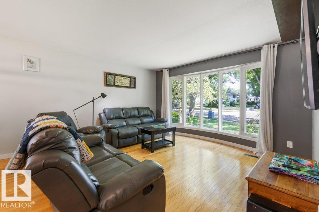 22 BURNHAM AV - Image 9