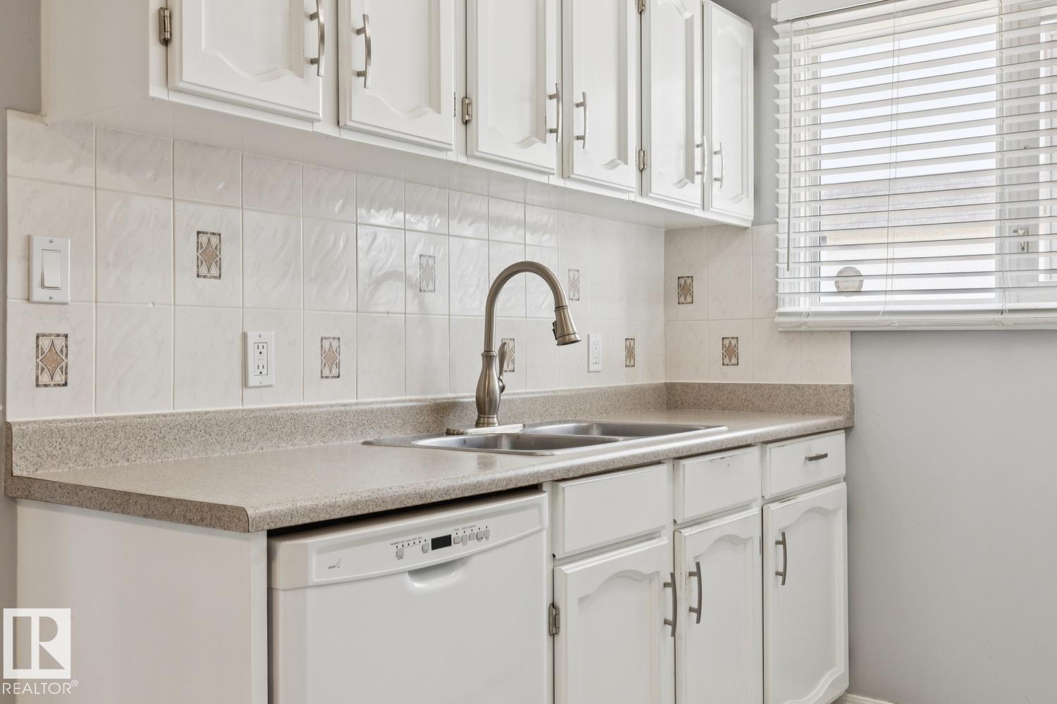 11421 22 AV NW - Image 12