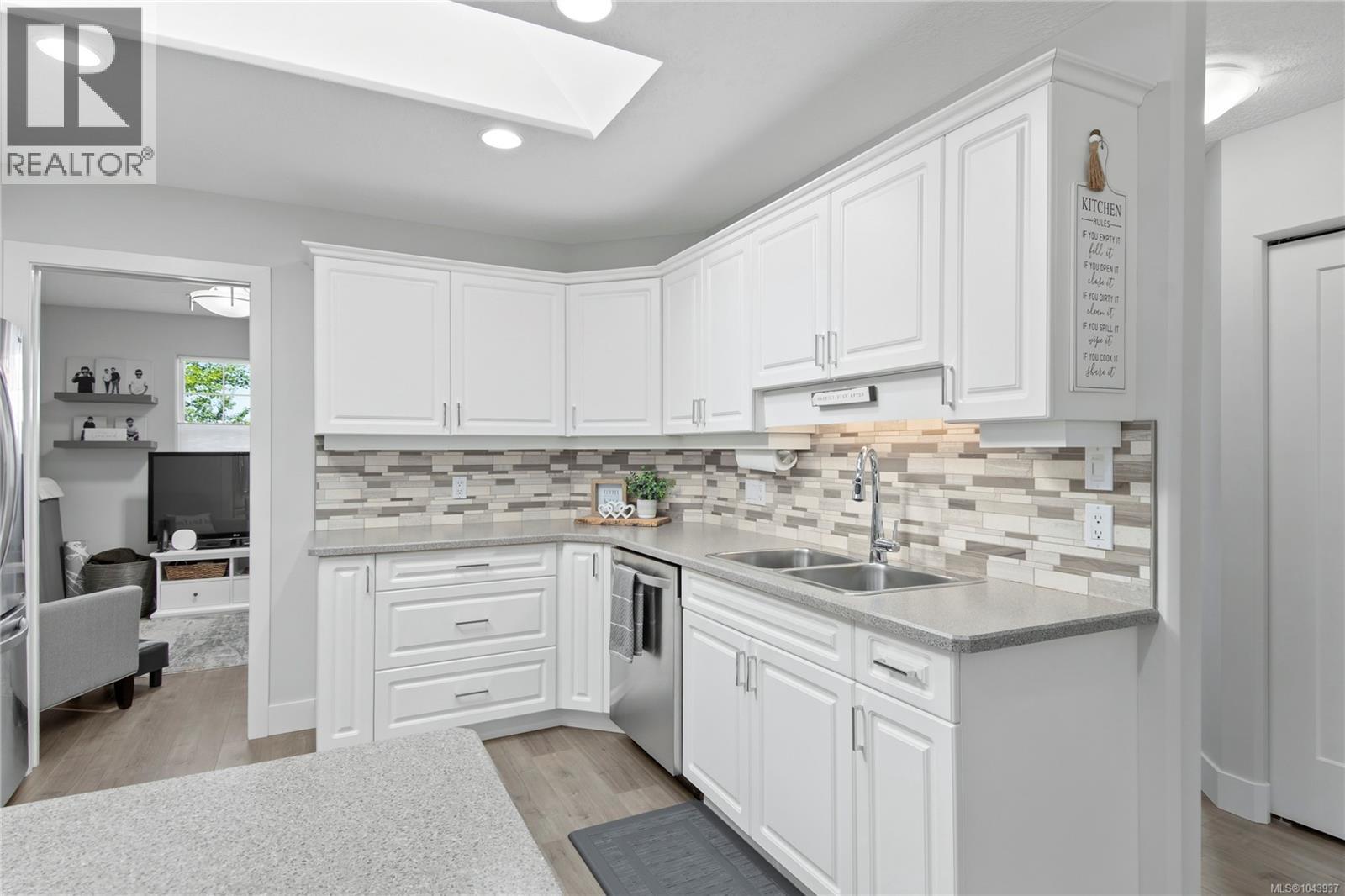 824 Marguerite Rd - 6