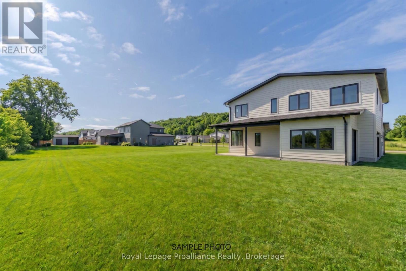 28 FRASER DRIVE - 36