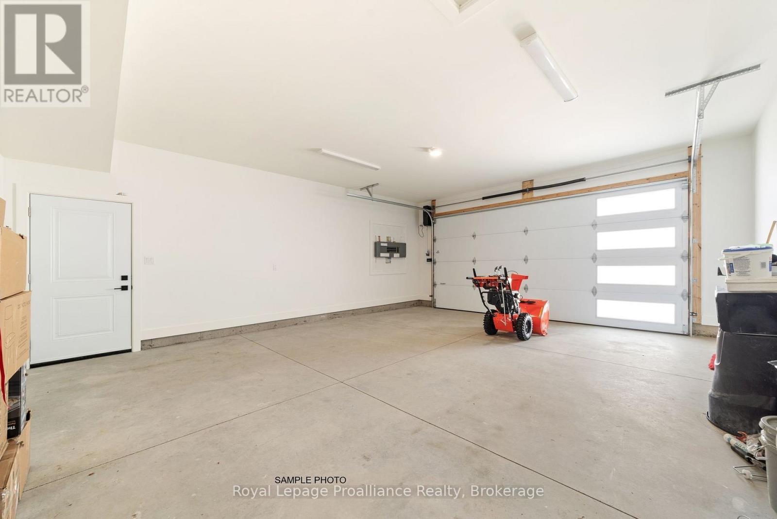 28 FRASER DRIVE - 33