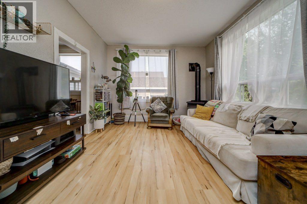 12316 21 Avenue - 4