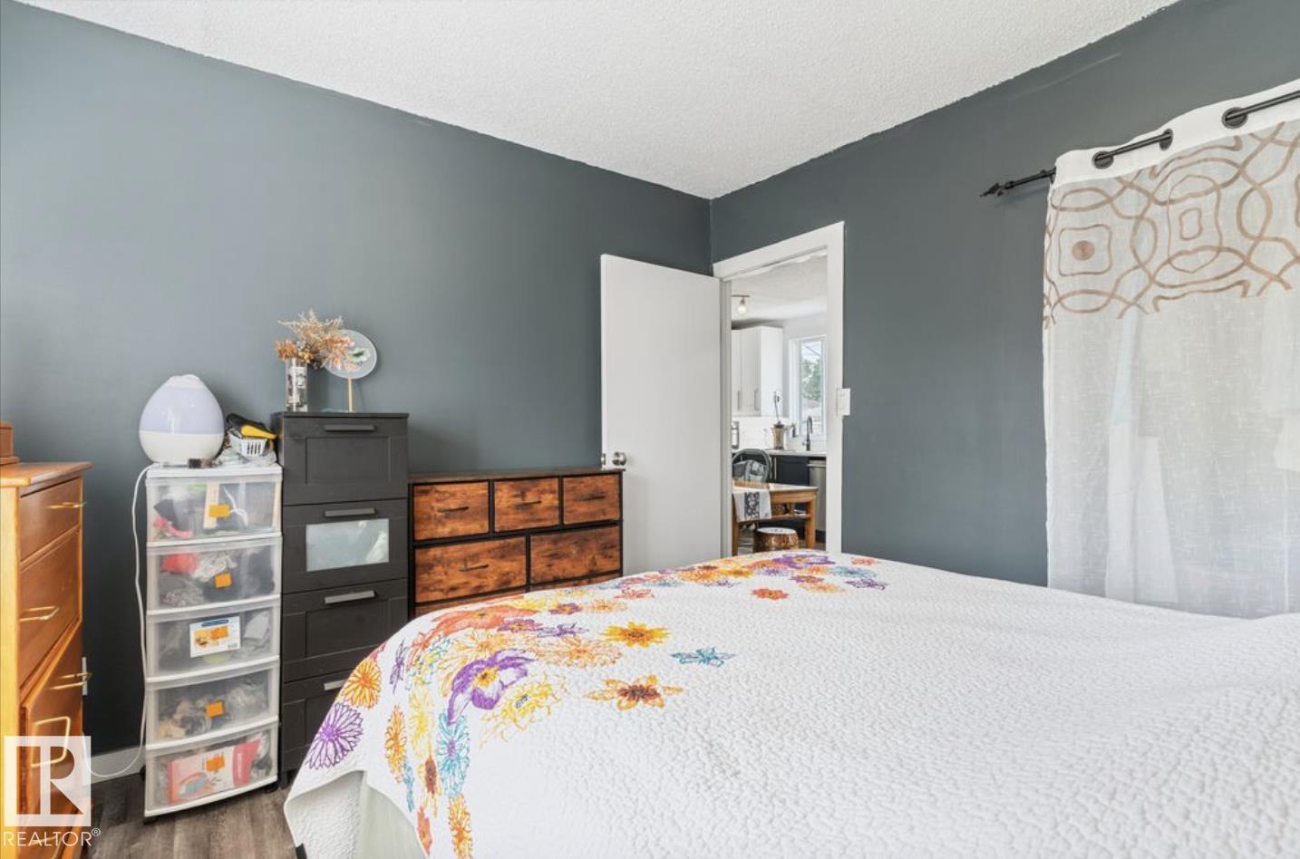 12150 47 ST NW - 15