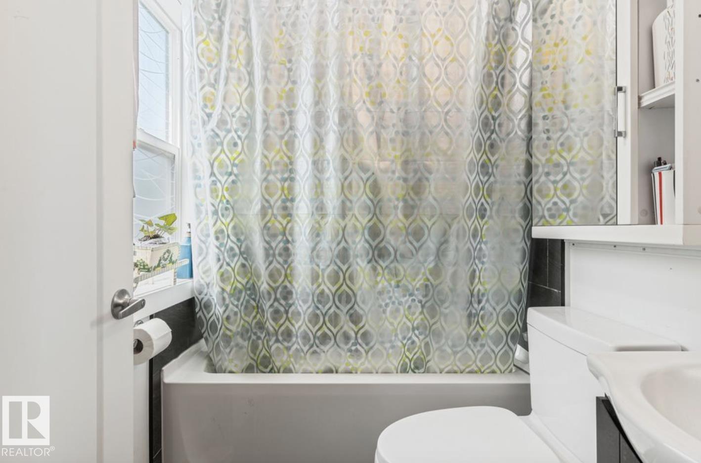12150 47 ST NW - 18