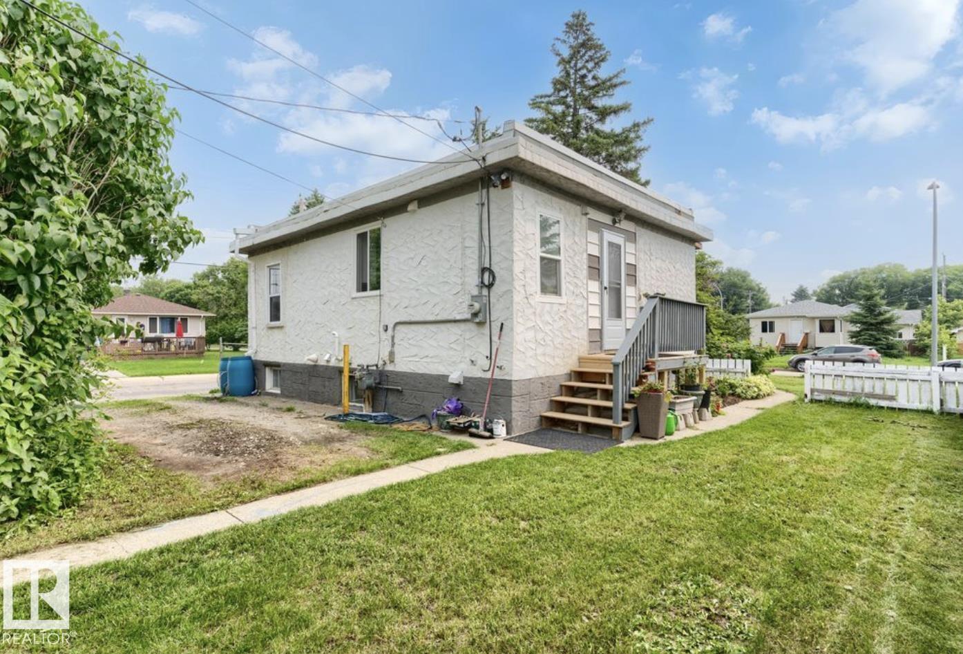 12150 47 ST NW - 30