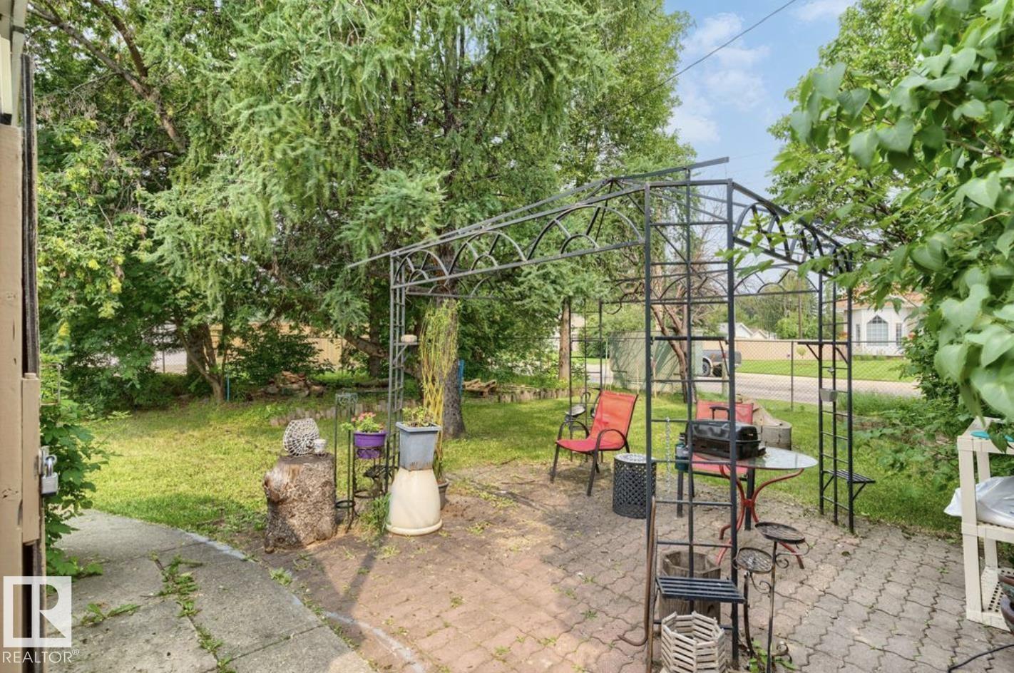 12150 47 ST NW - 32