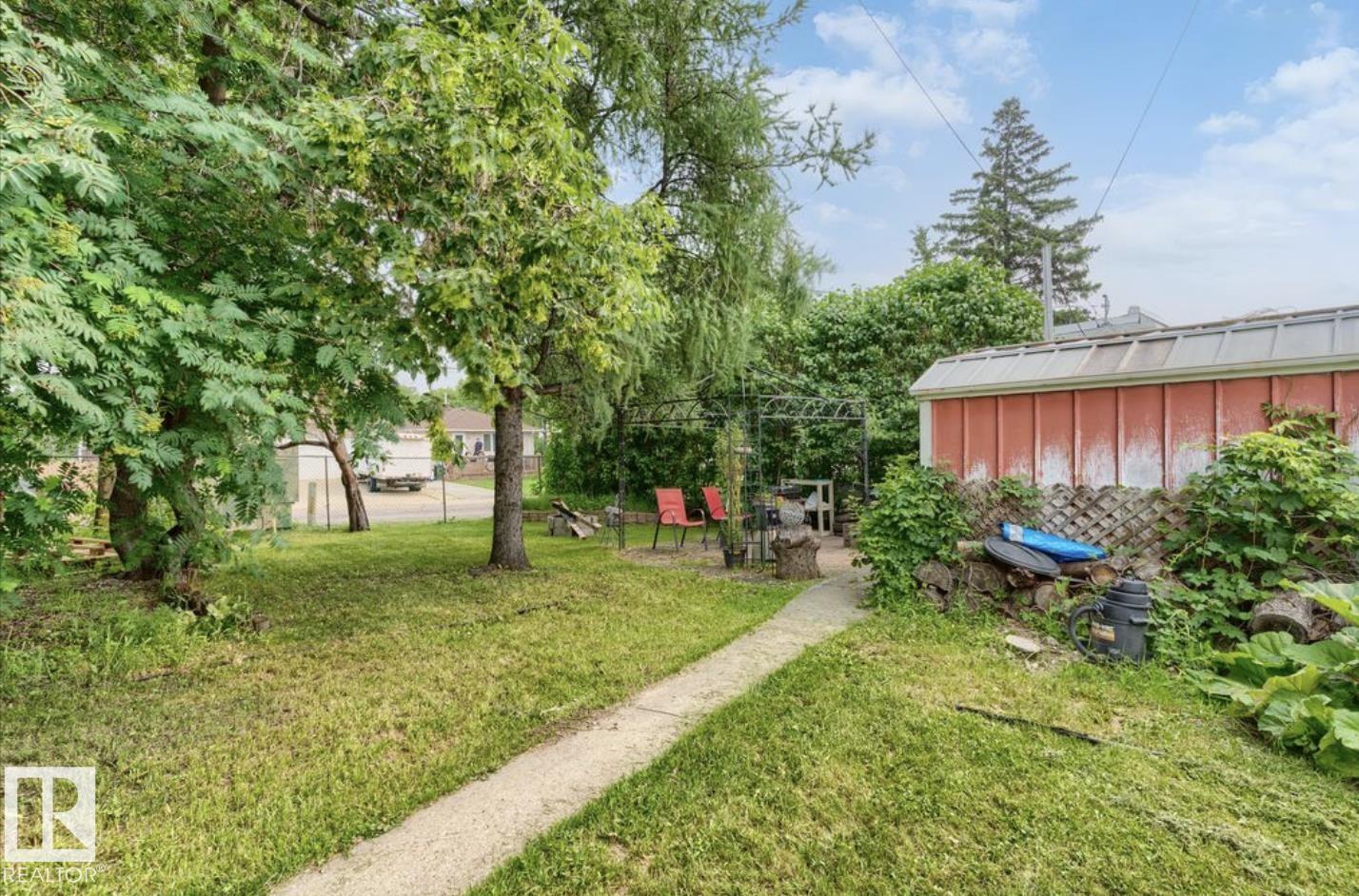 12150 47 ST NW - 34