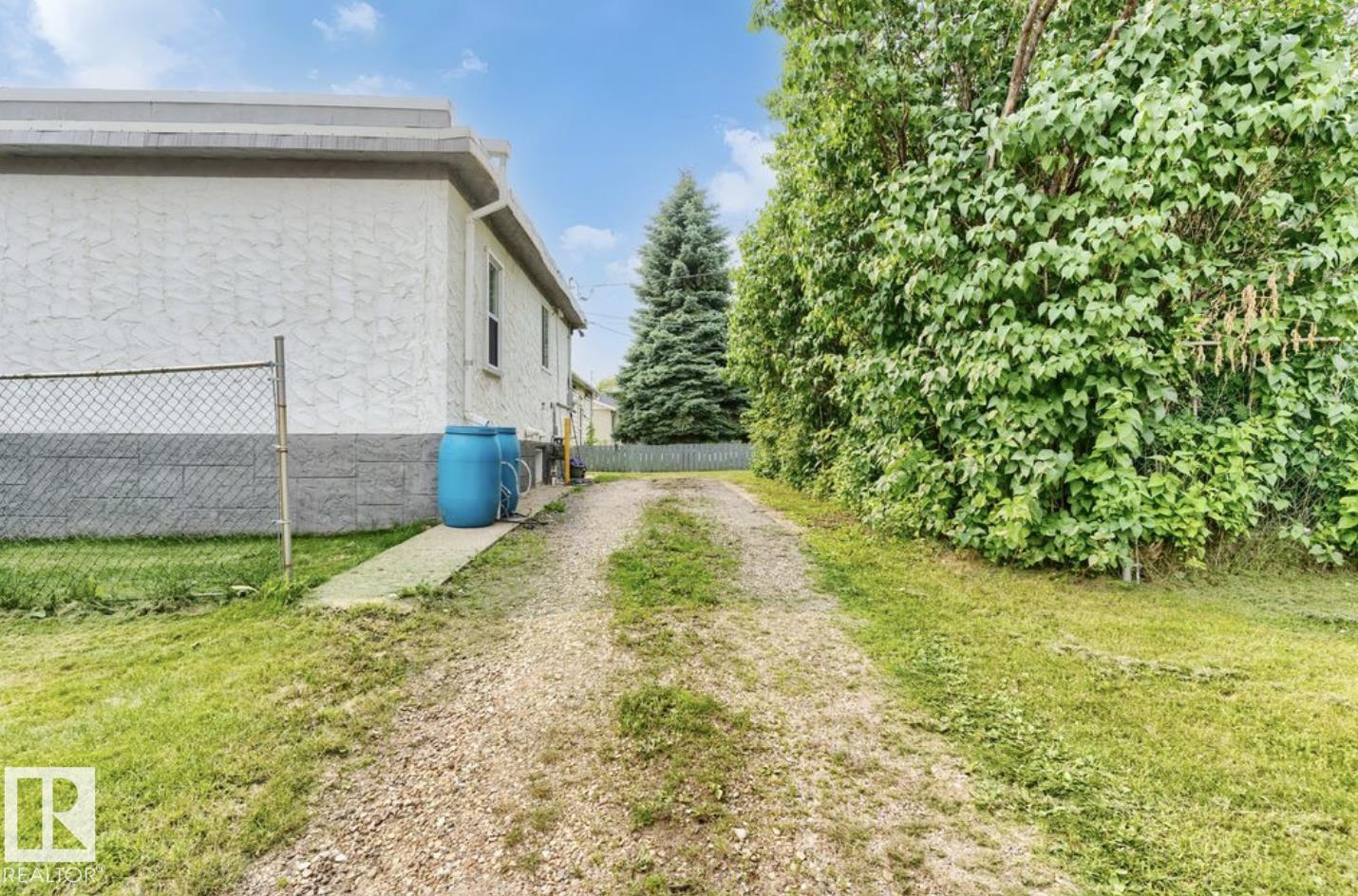 12150 47 ST NW - 35