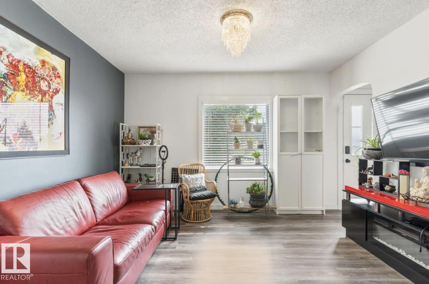 12150 47 ST NW - 8