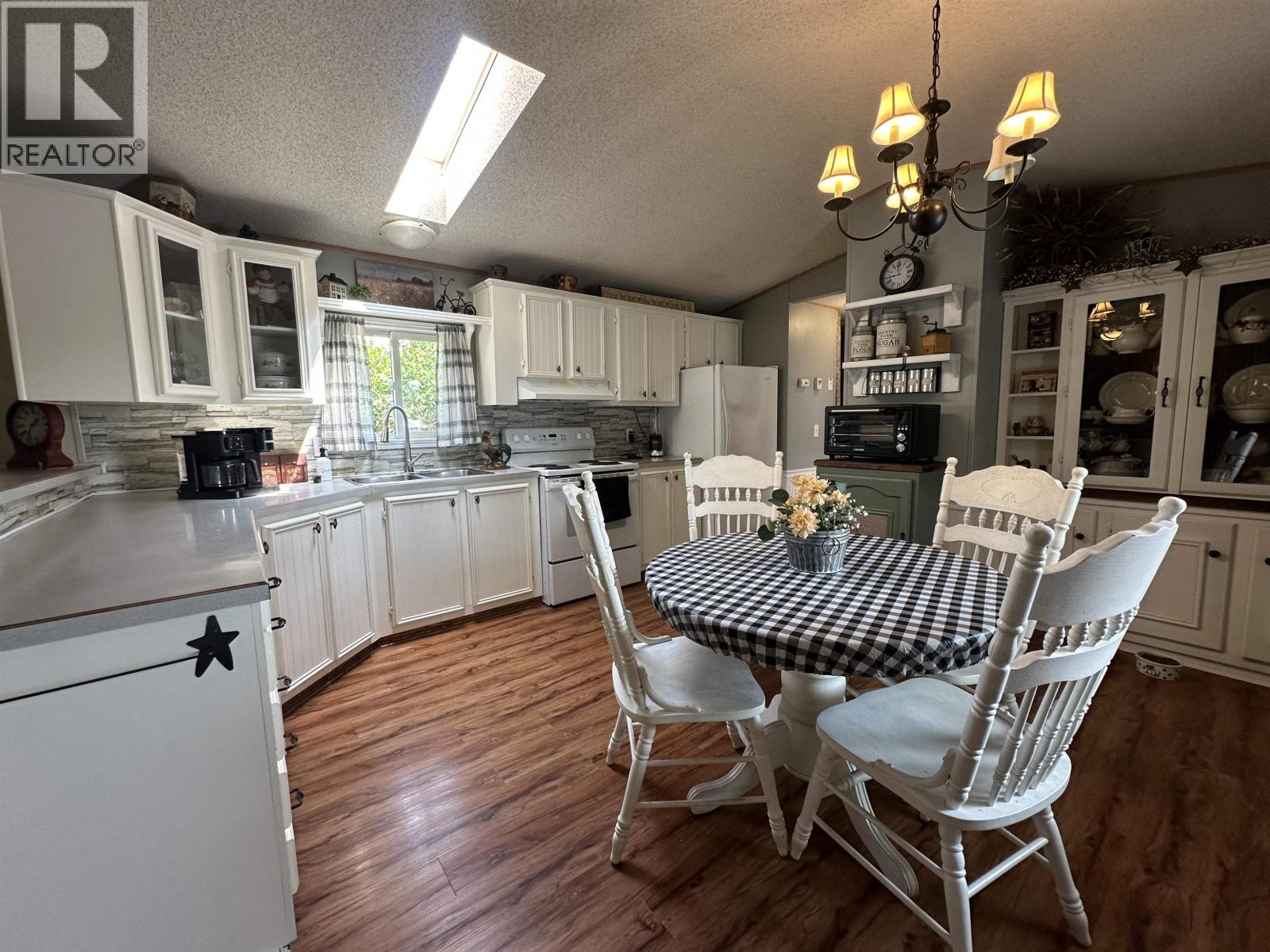 #11 770 N 11TH AVENUE - Image 6