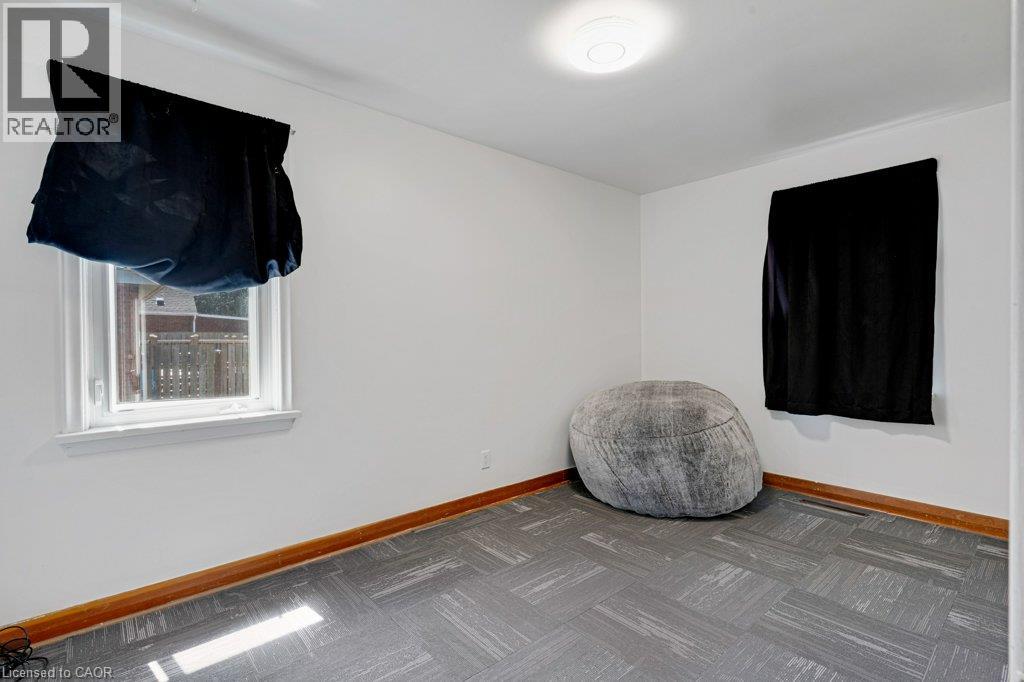 86 CHRISTOPHER Drive - 12