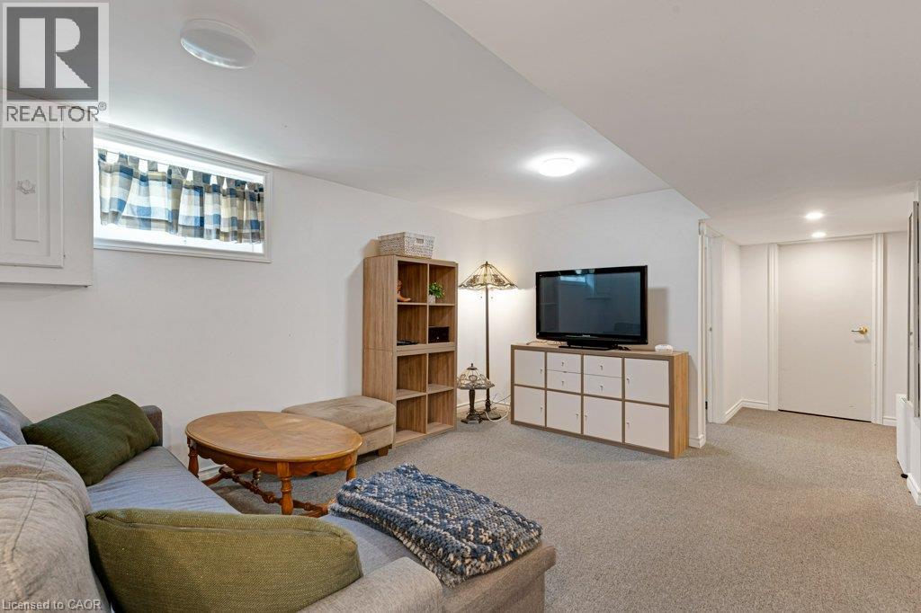 86 CHRISTOPHER Drive - 25