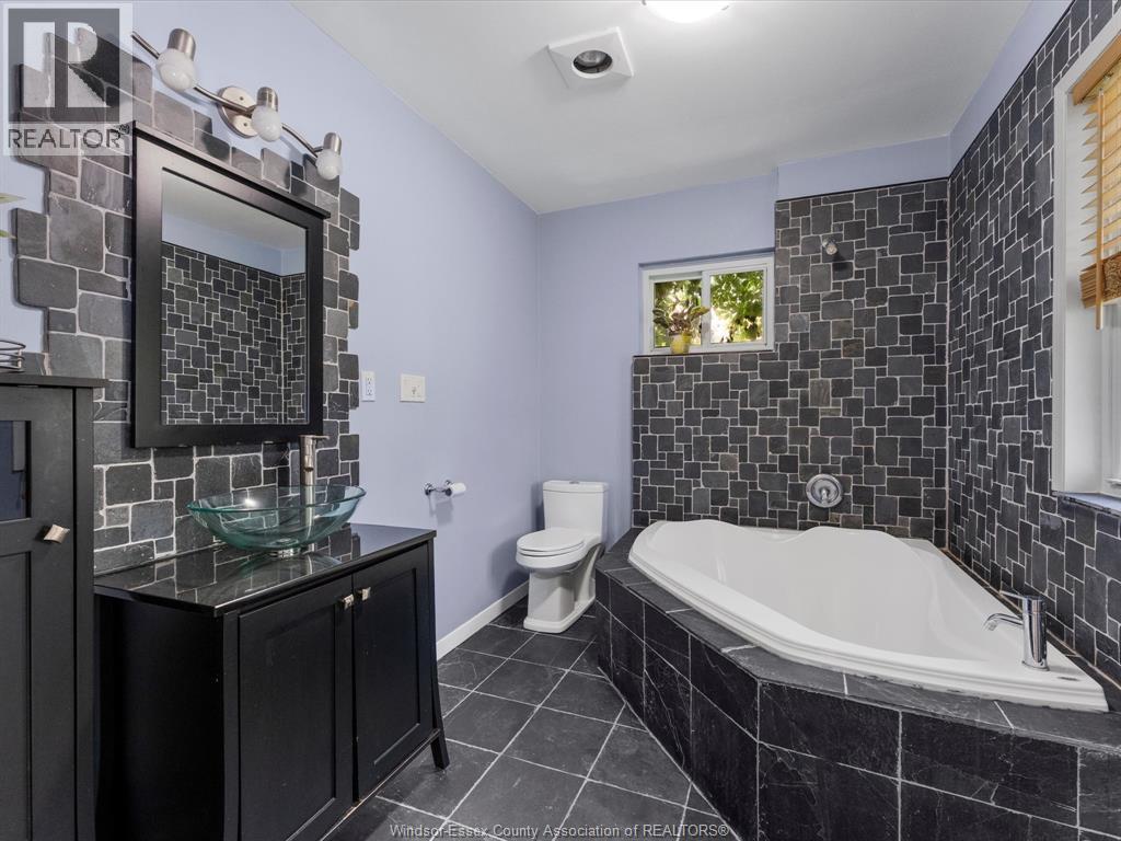 1794 HALL AVENUE - 14