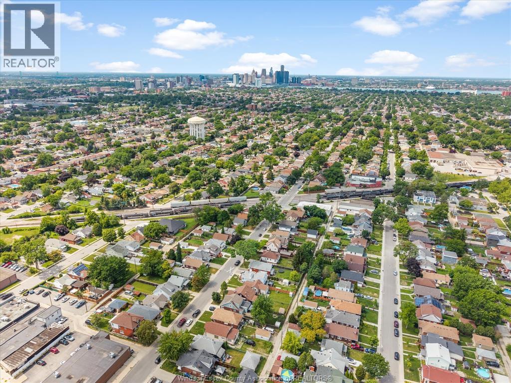 1794 HALL AVENUE - 31