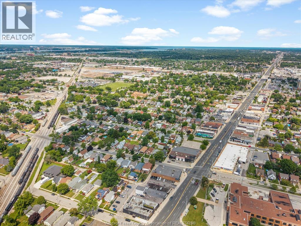 1794 HALL AVENUE - 32