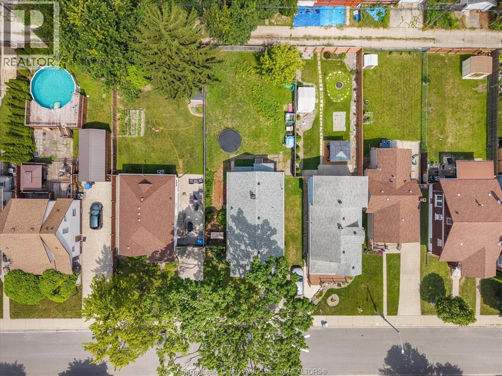 1794 HALL AVENUE - 34