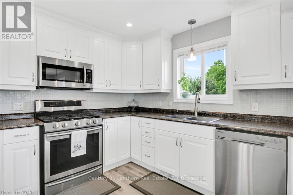 63 LIVINGSTONE AVENUE E - 16
