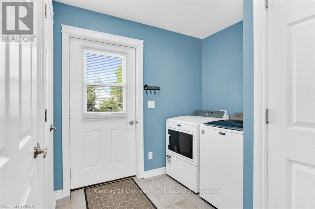 63 LIVINGSTONE AVENUE E - 22