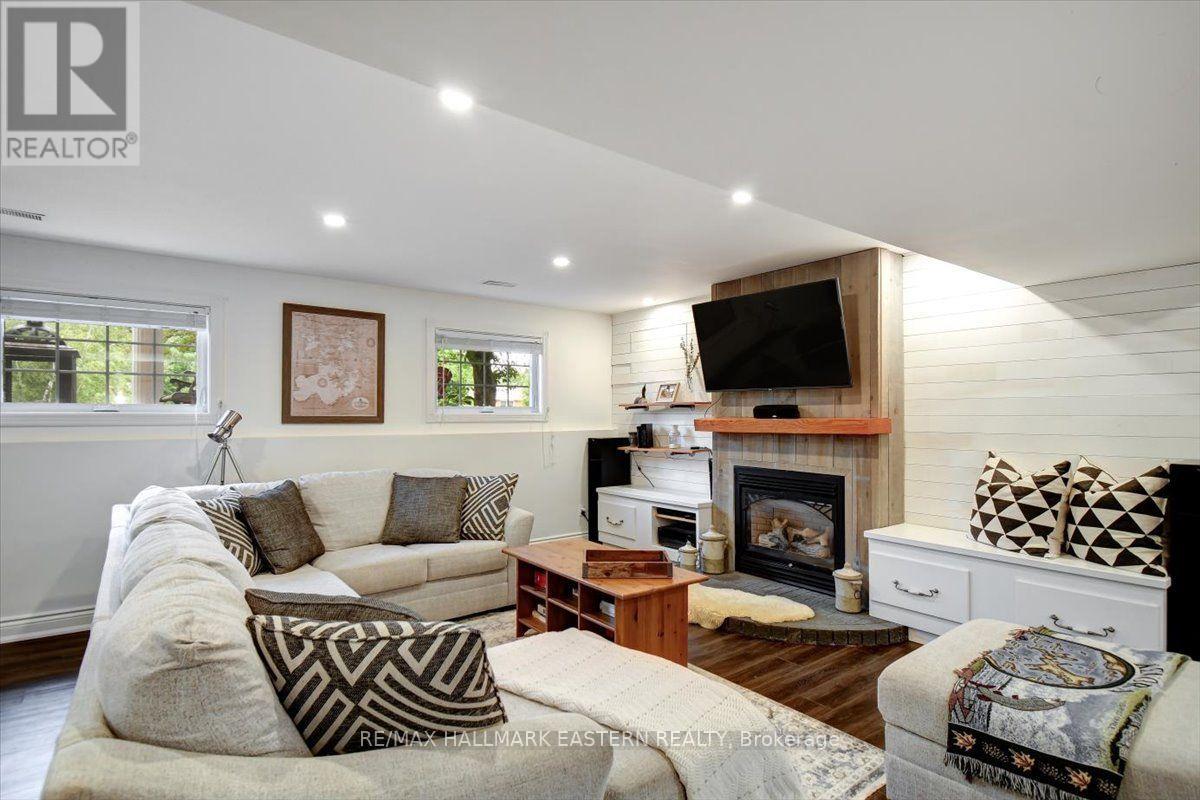 11 HILLSIDE DRIVE - Image 25