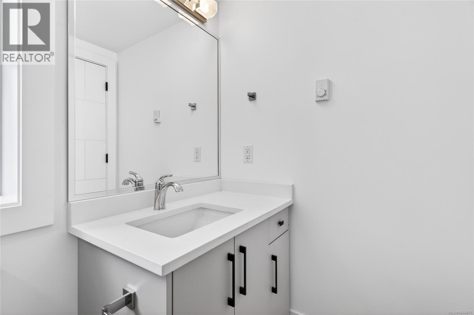 #8 704 Beaver Creek Blvd - 16