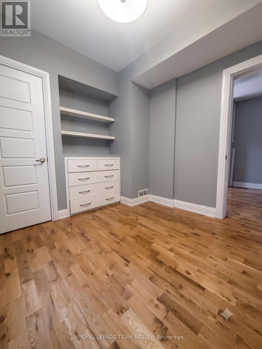 Three Bedroom for Rent in Ottawa – 1 – 212 FLORA STREET, Ottawa – By Peter Sagos - Image 12