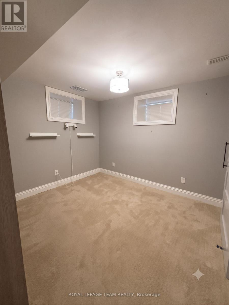Three Bedroom for Rent in Ottawa – 1 – 212 FLORA STREET, Ottawa – By Peter Sagos - Image 19