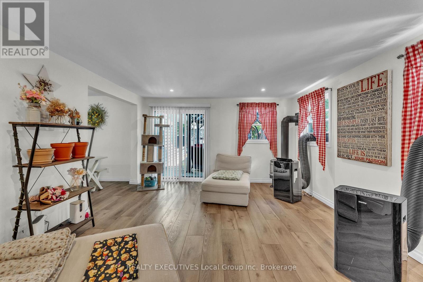 120 CAMPBELL AVENUE - 27