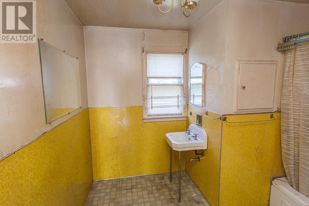 372 Seventh AVE - 8