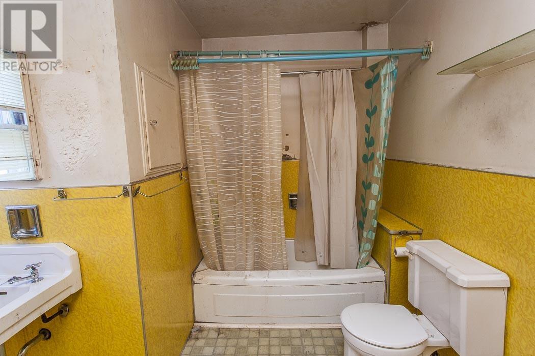 372 Seventh AVE - 9