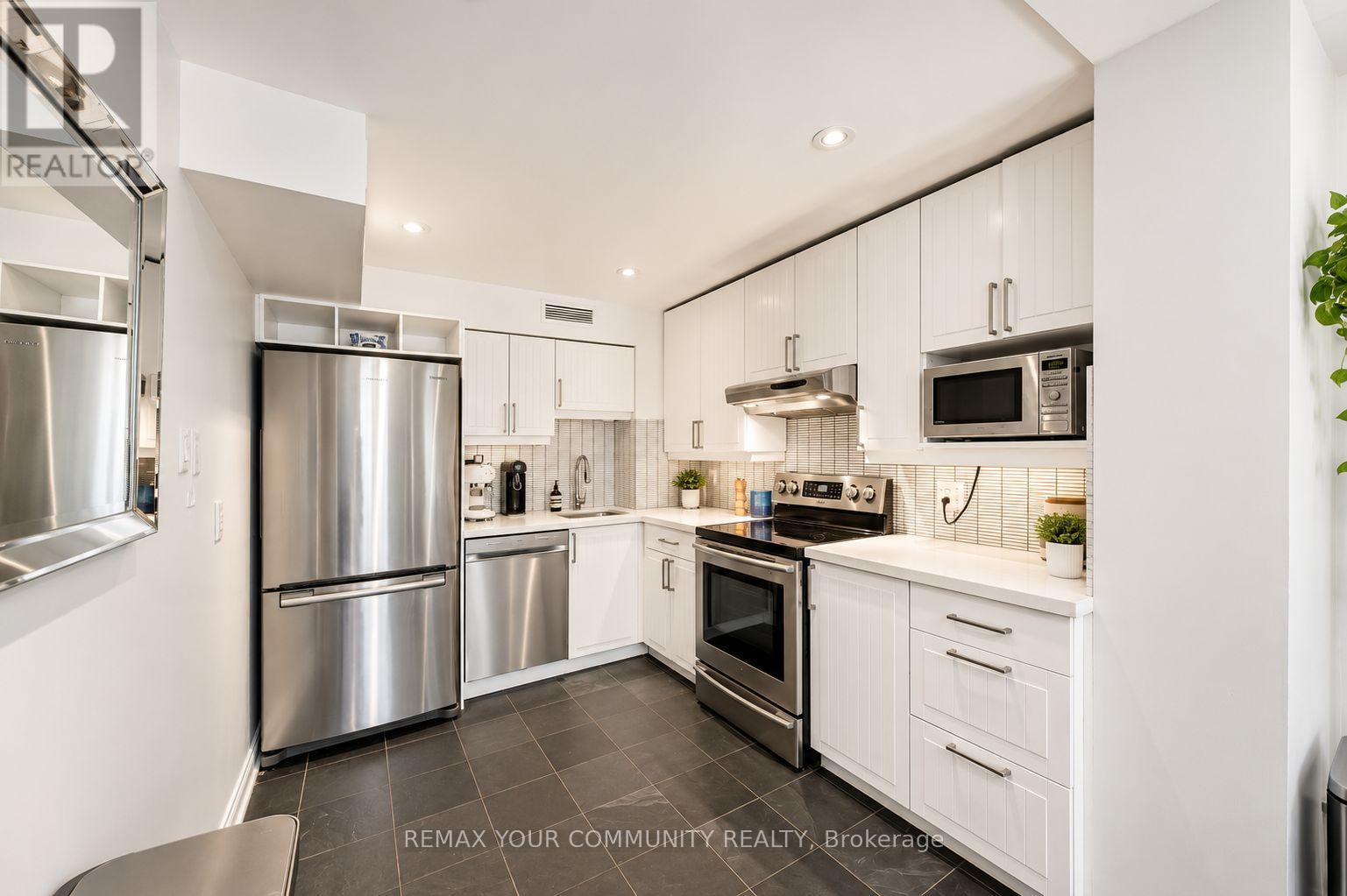 #3 105 HEATH STREET - 18