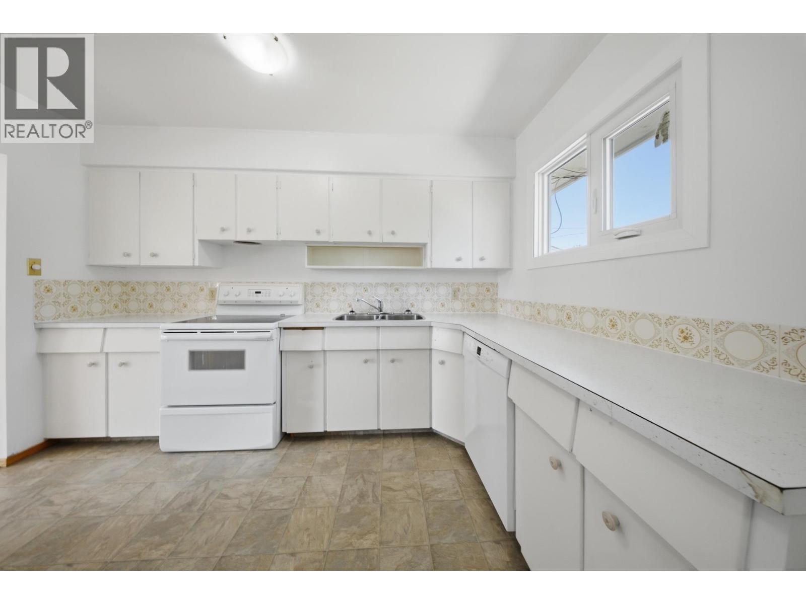 9208 103 AVENUE - Image 7