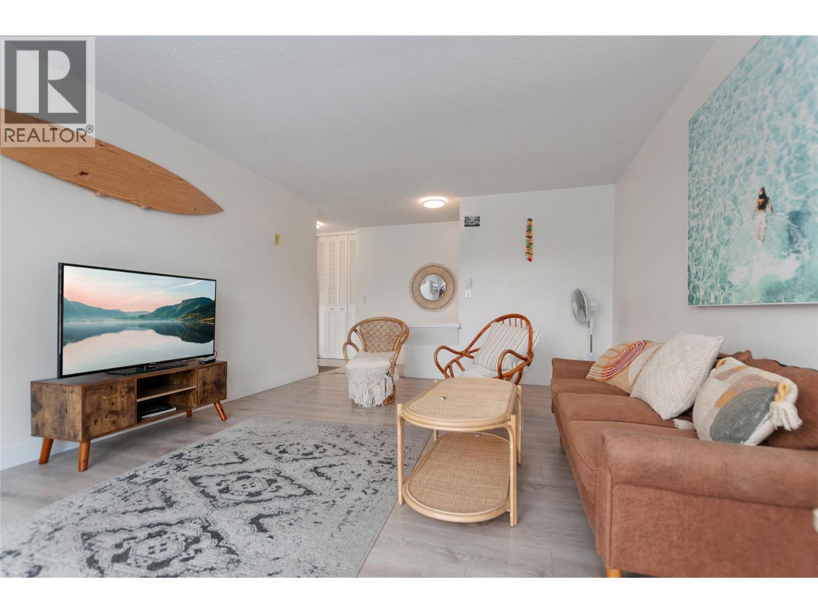1611 Elm Street E - 3