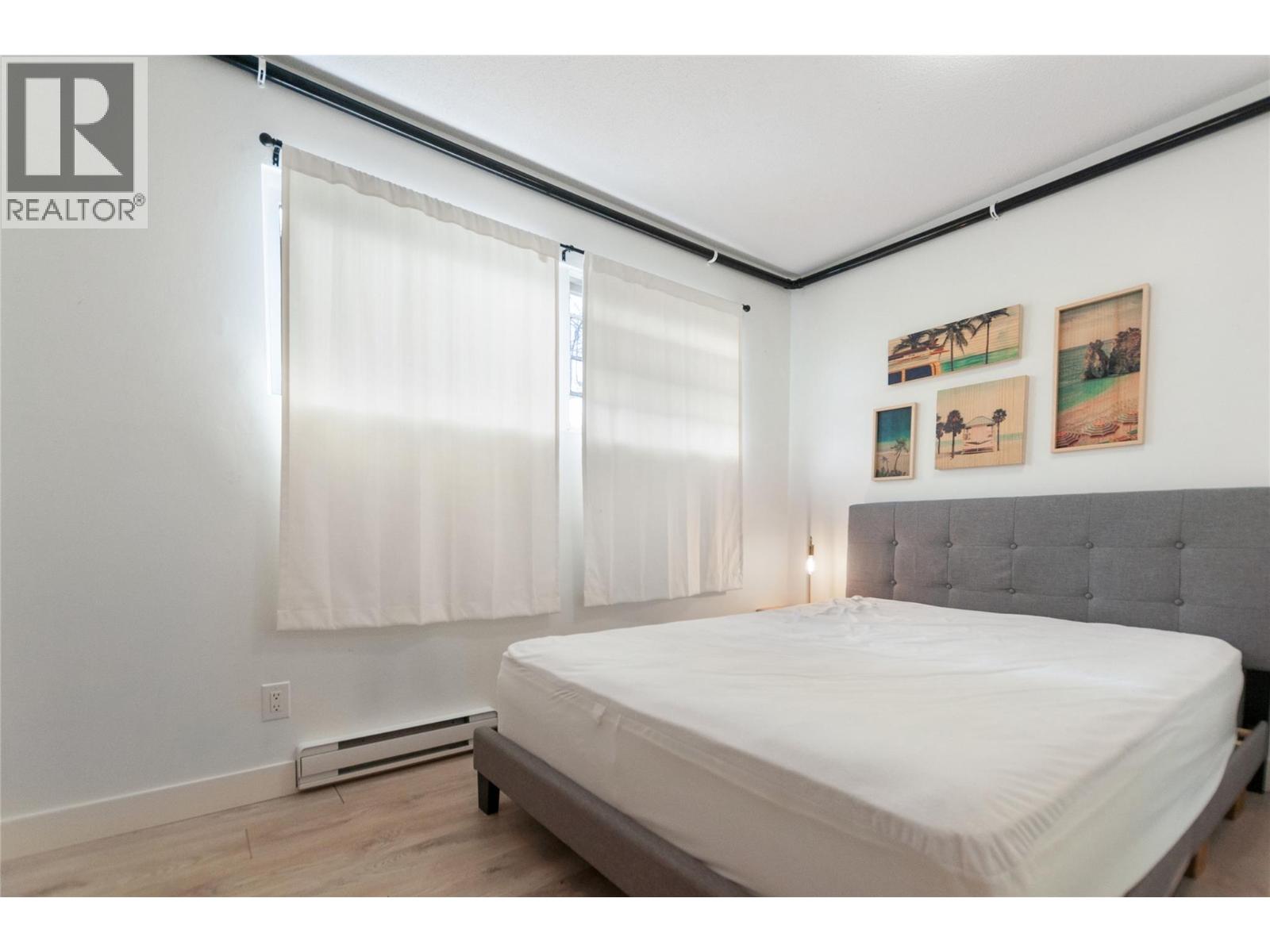 1611 Elm Street E - 8