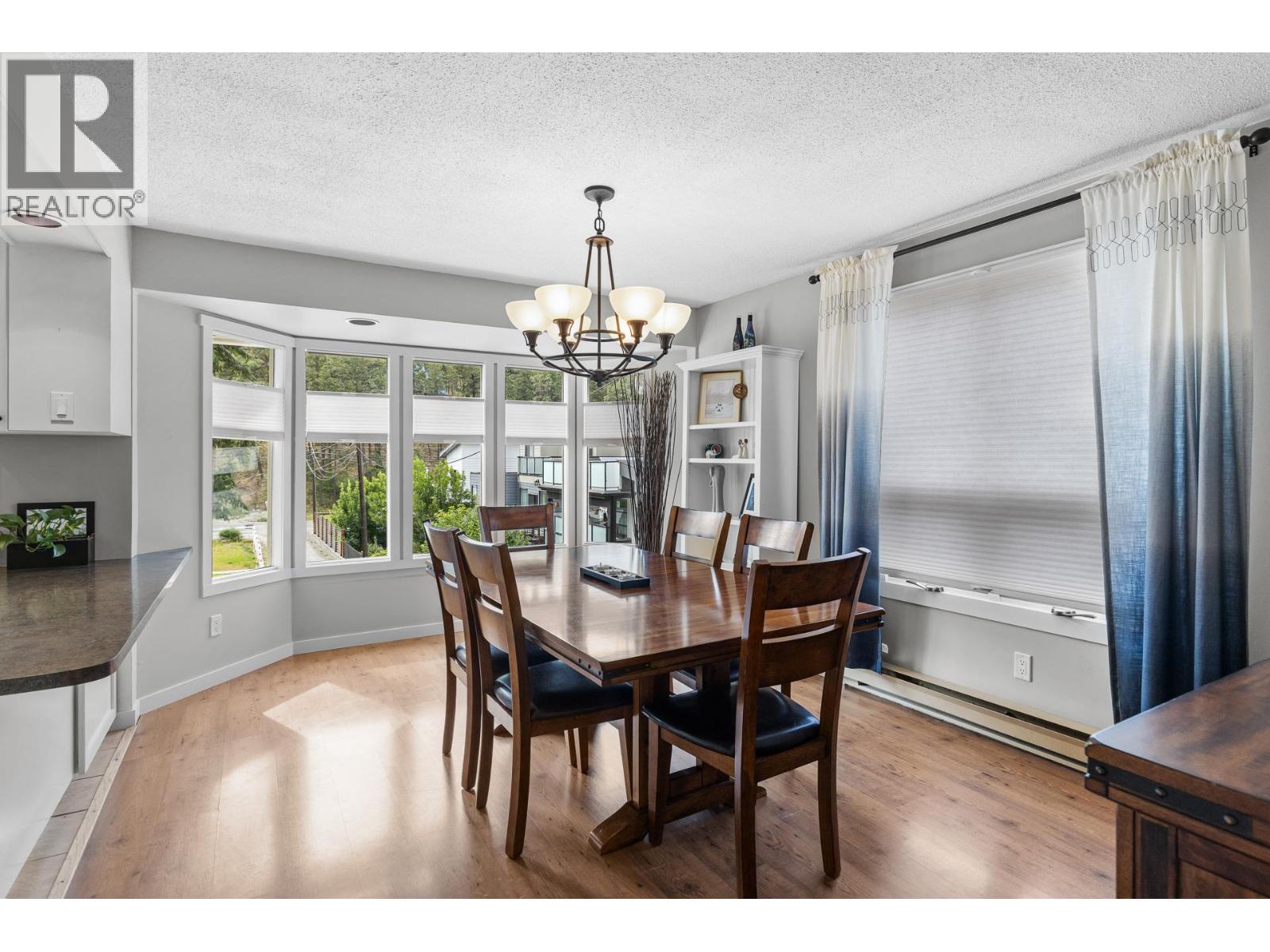 353 Clifton Road S - 13