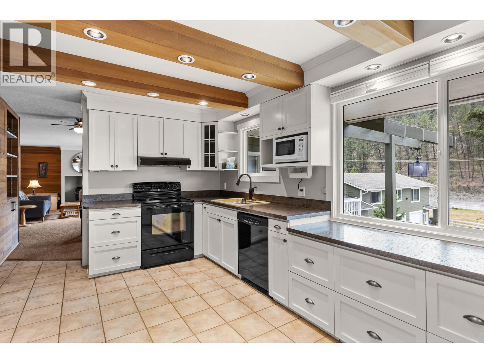 353 Clifton Road S - 11