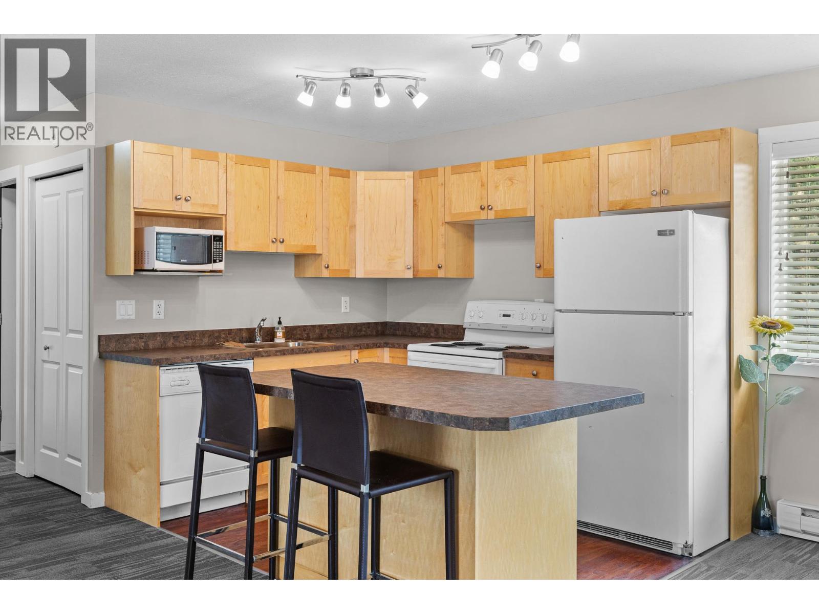 353 Clifton Road S - 24