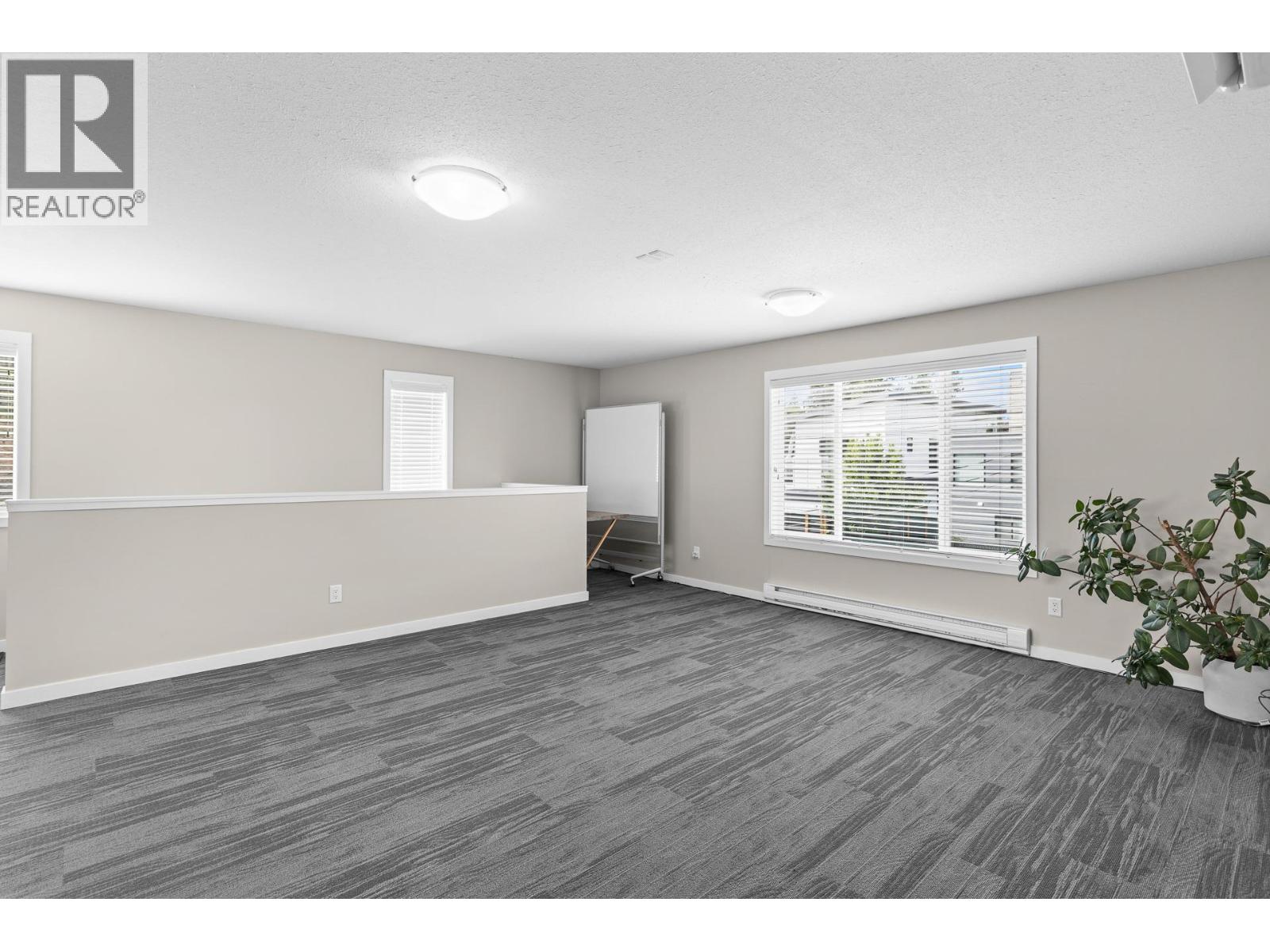 353 Clifton Road S - 25