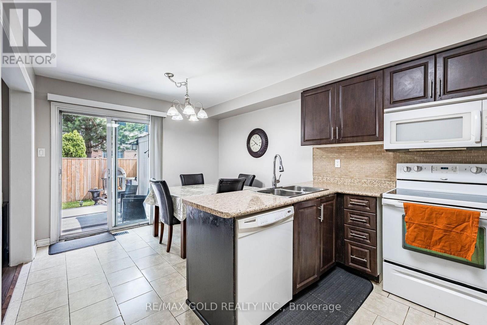 23 RAIN LILY LANE - Image 15