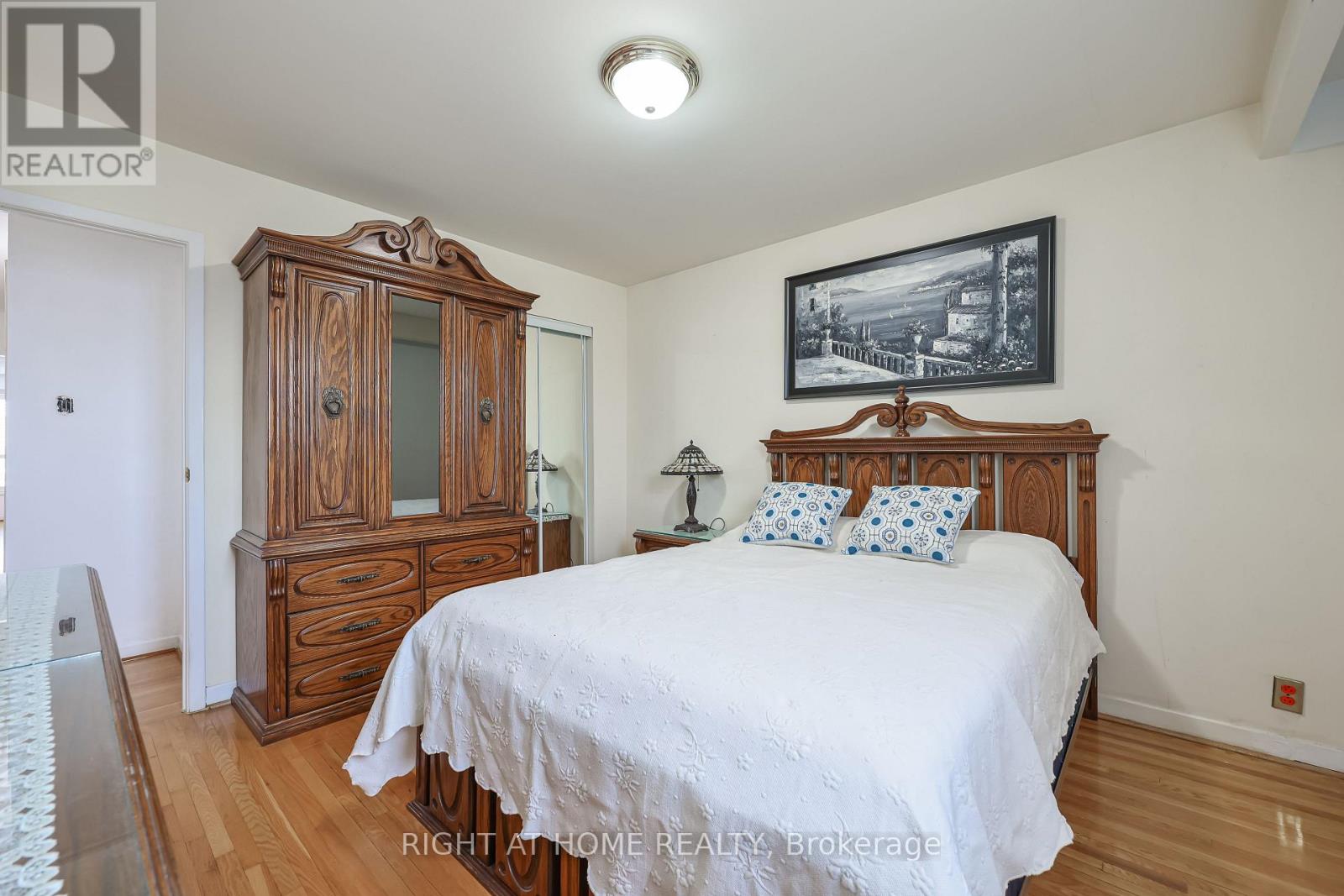 25 LARCHWOOD ROAD - 19