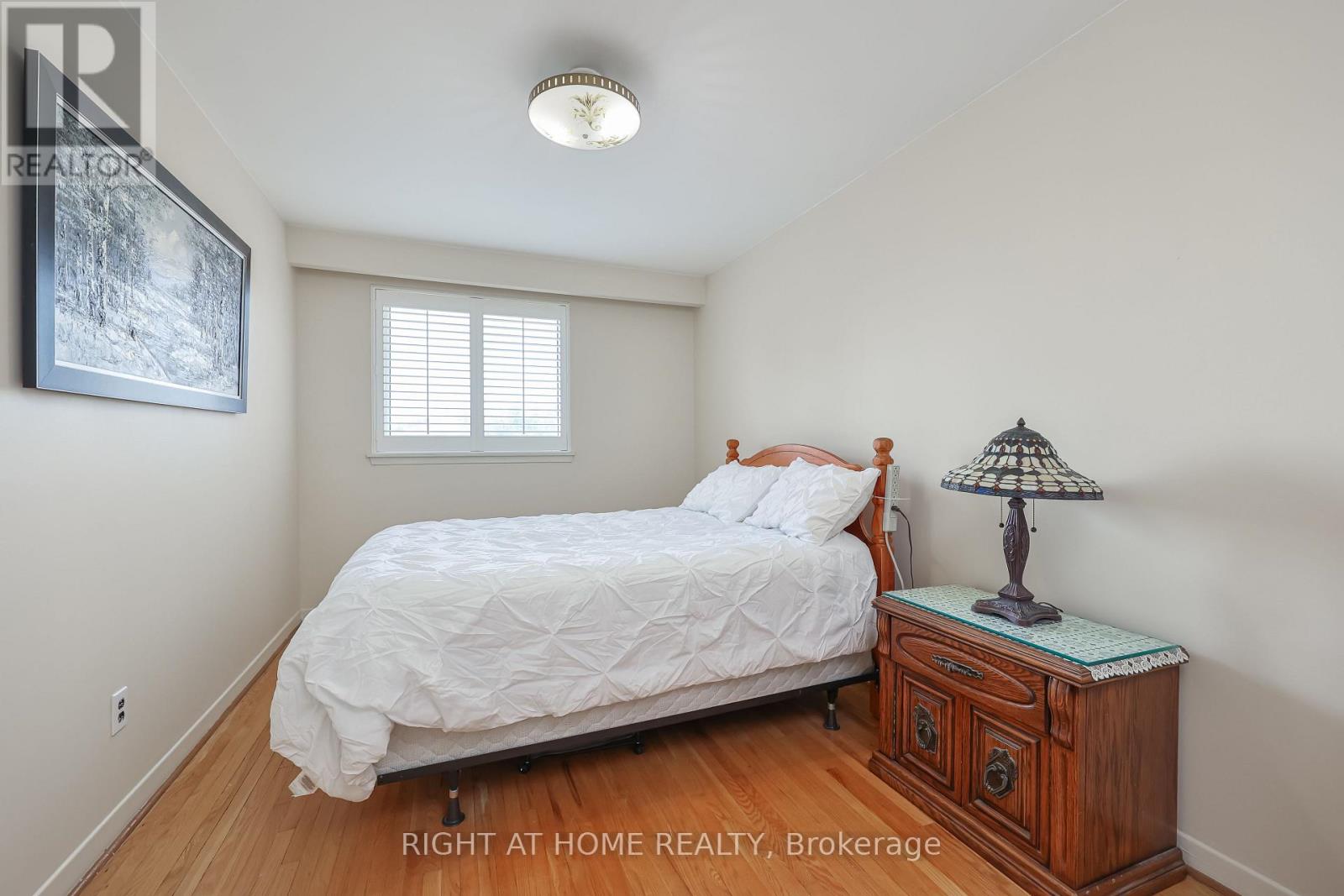 25 LARCHWOOD ROAD - 23