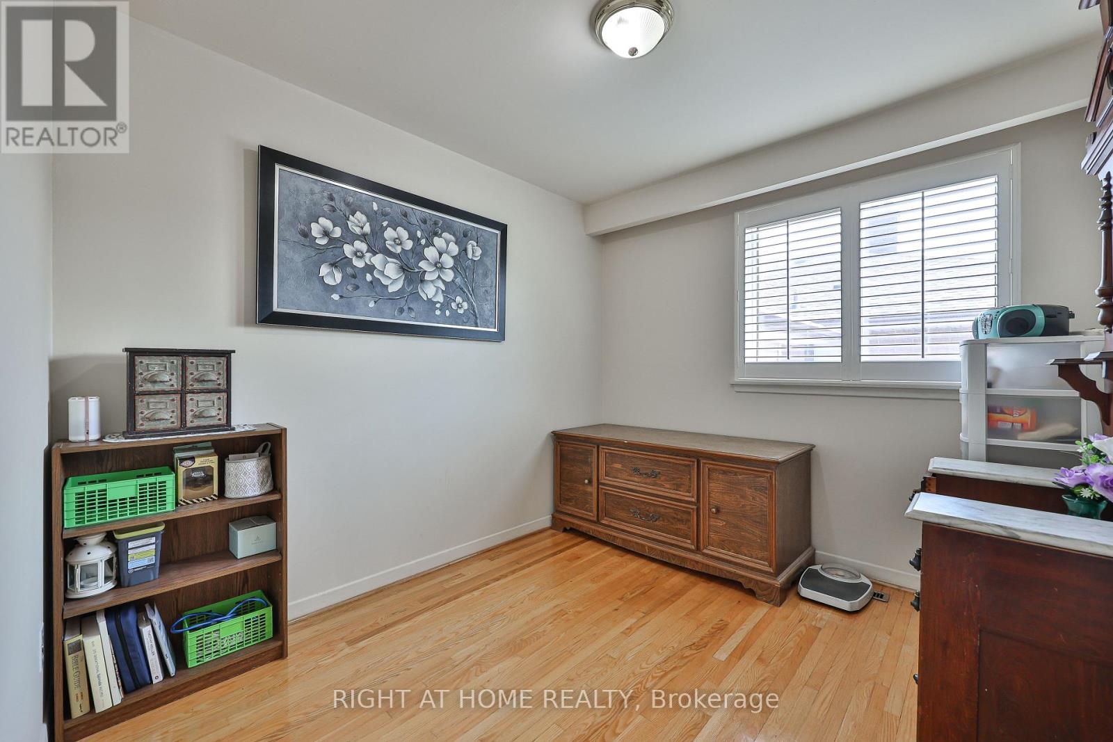 25 LARCHWOOD ROAD - 25