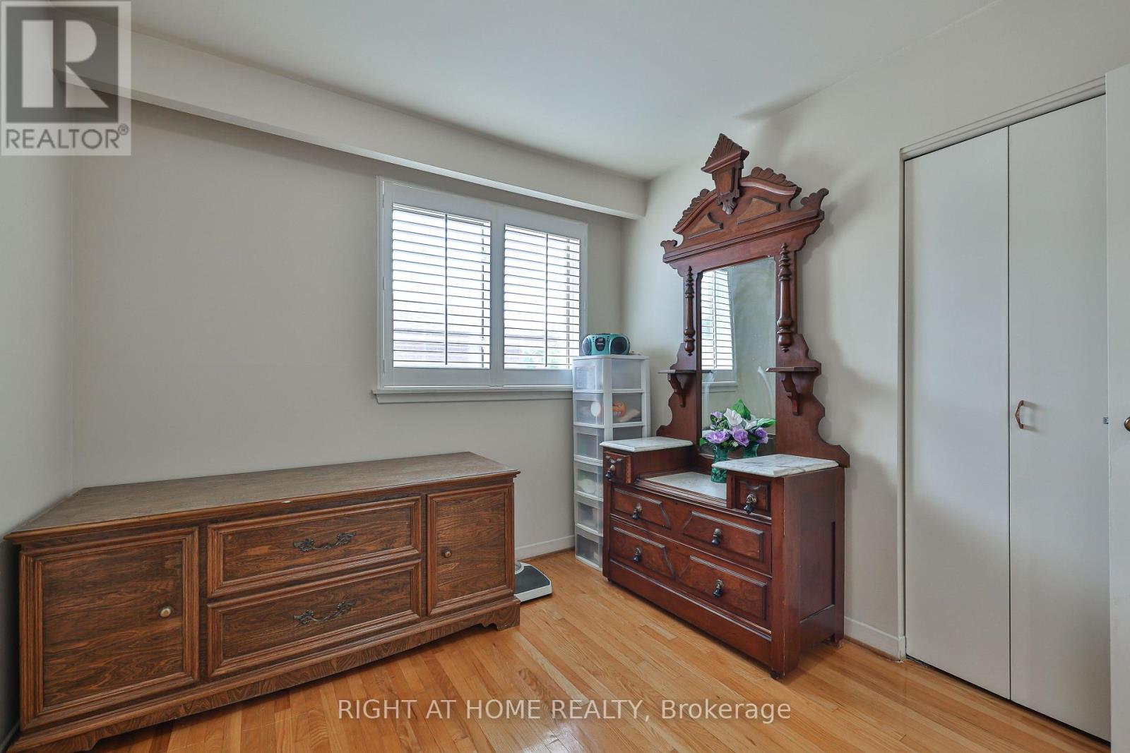 25 LARCHWOOD ROAD - 26
