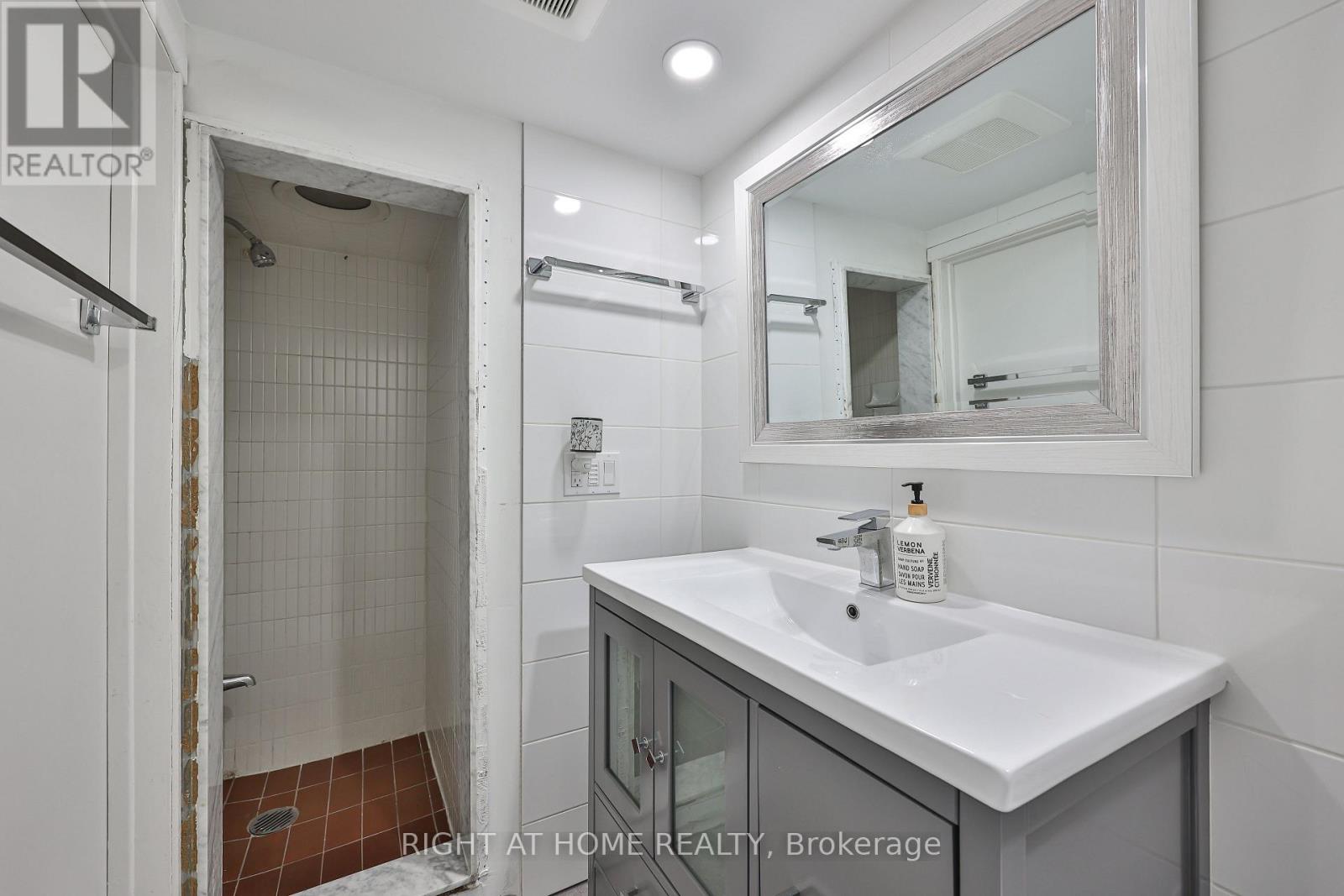 25 LARCHWOOD ROAD - 28