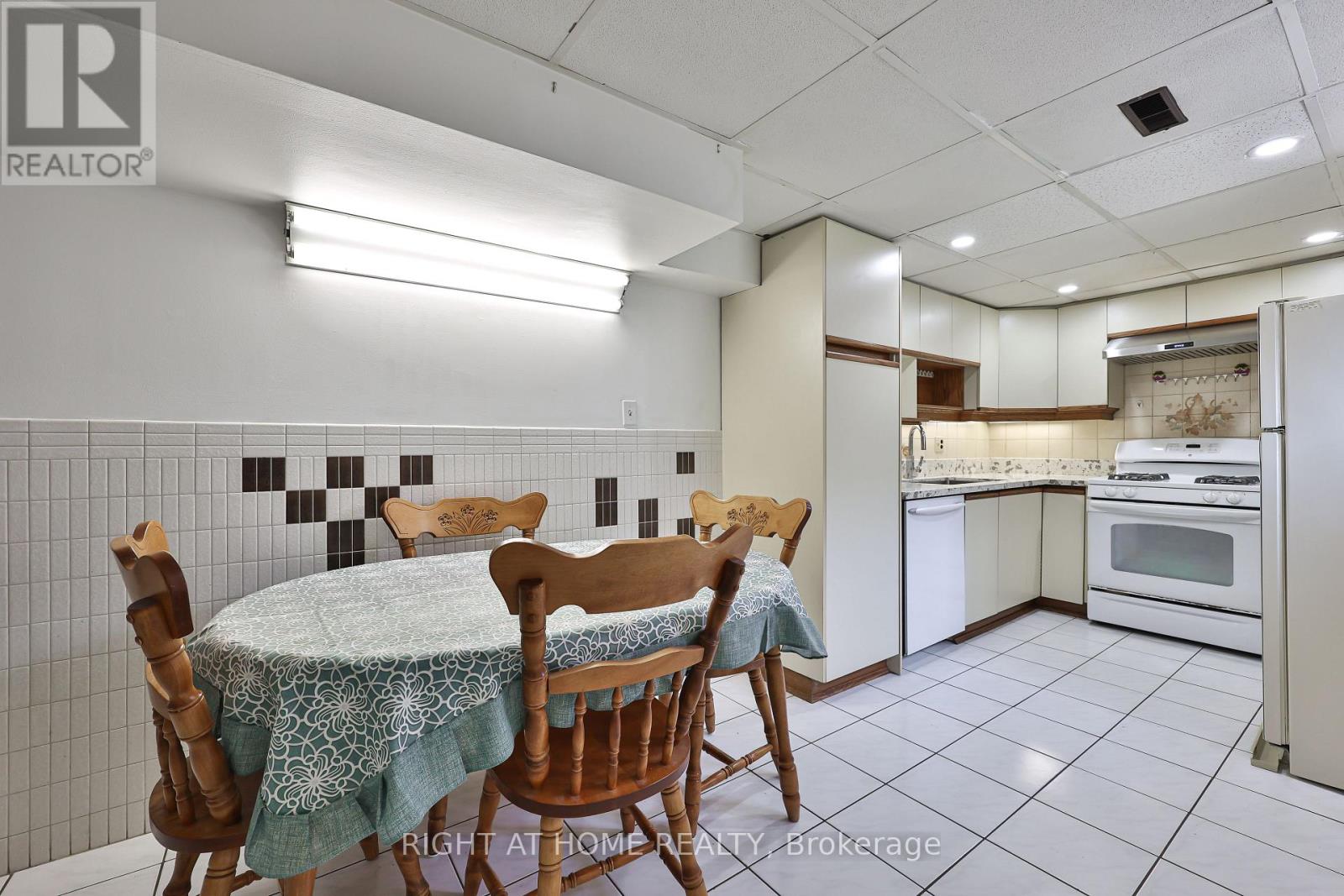 25 LARCHWOOD ROAD - 31