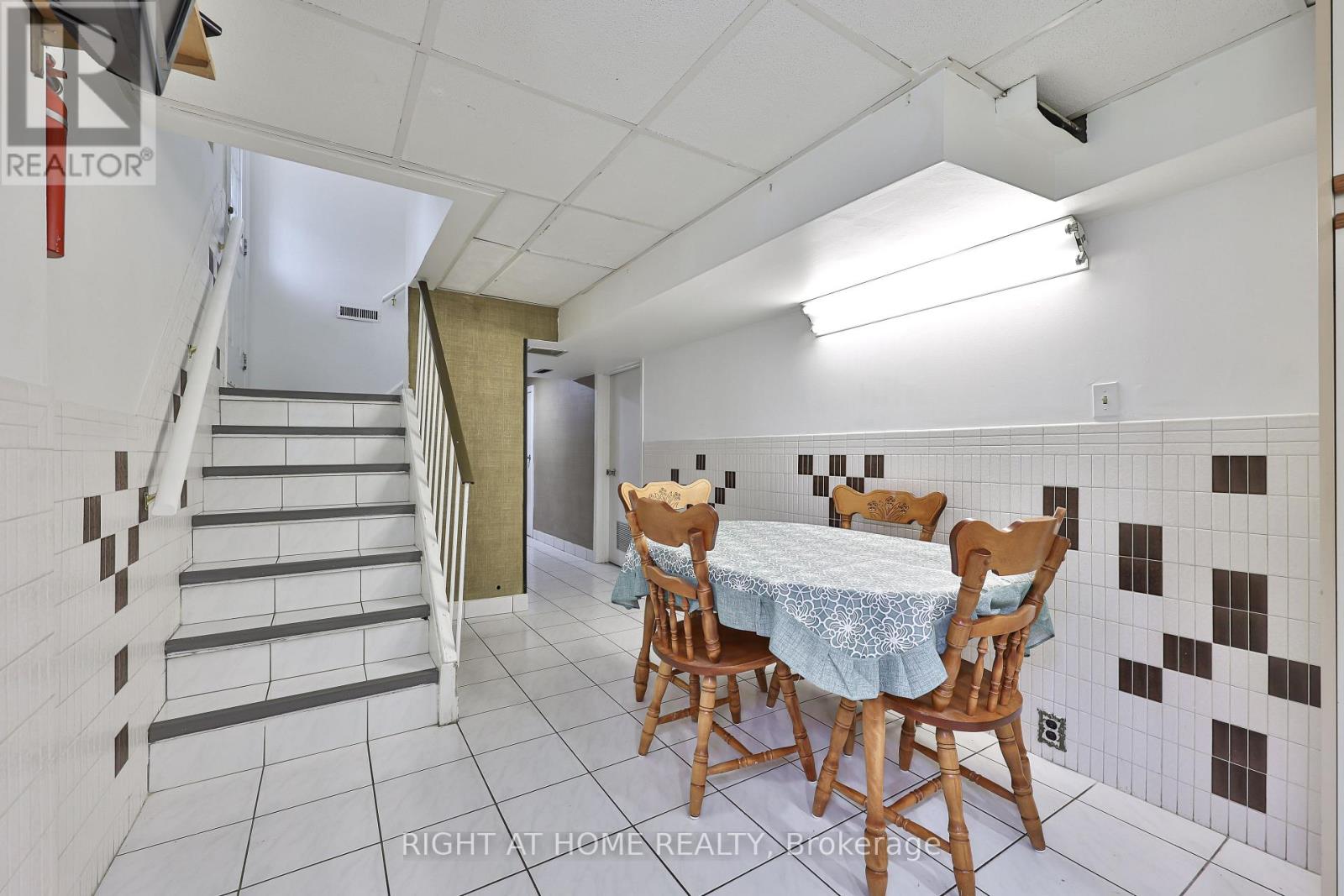 25 LARCHWOOD ROAD - 33