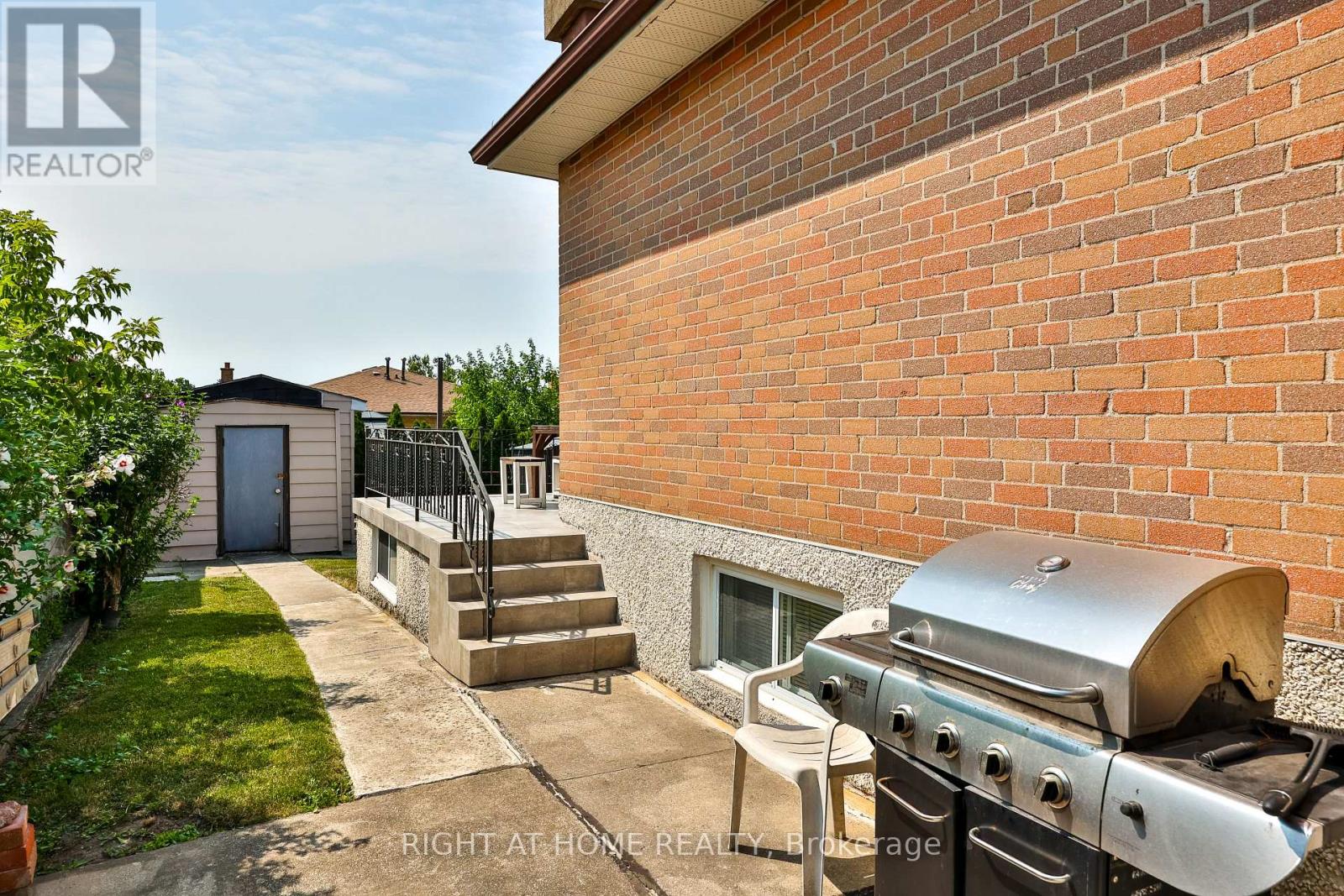 25 LARCHWOOD ROAD - 38