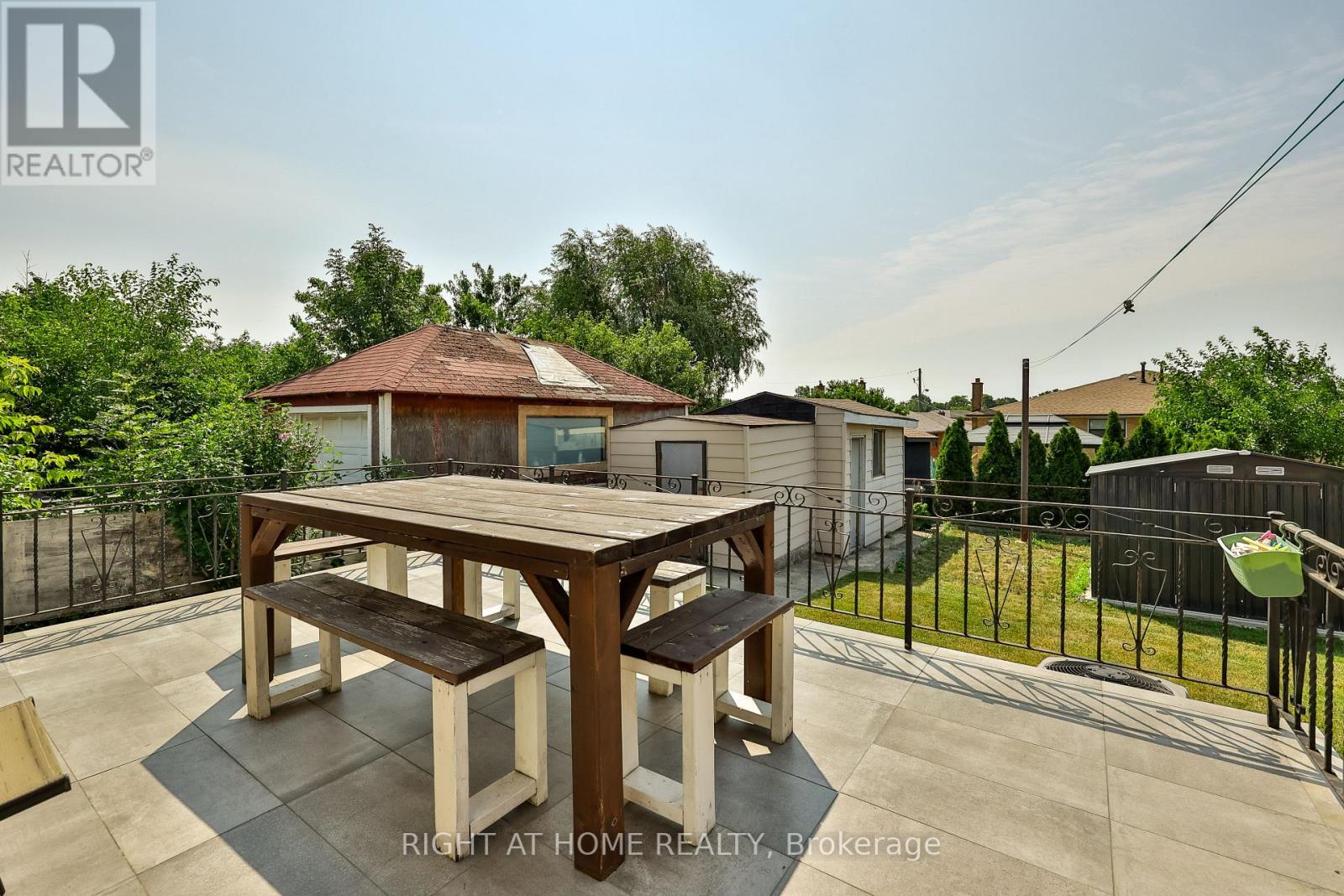 25 LARCHWOOD ROAD - 42