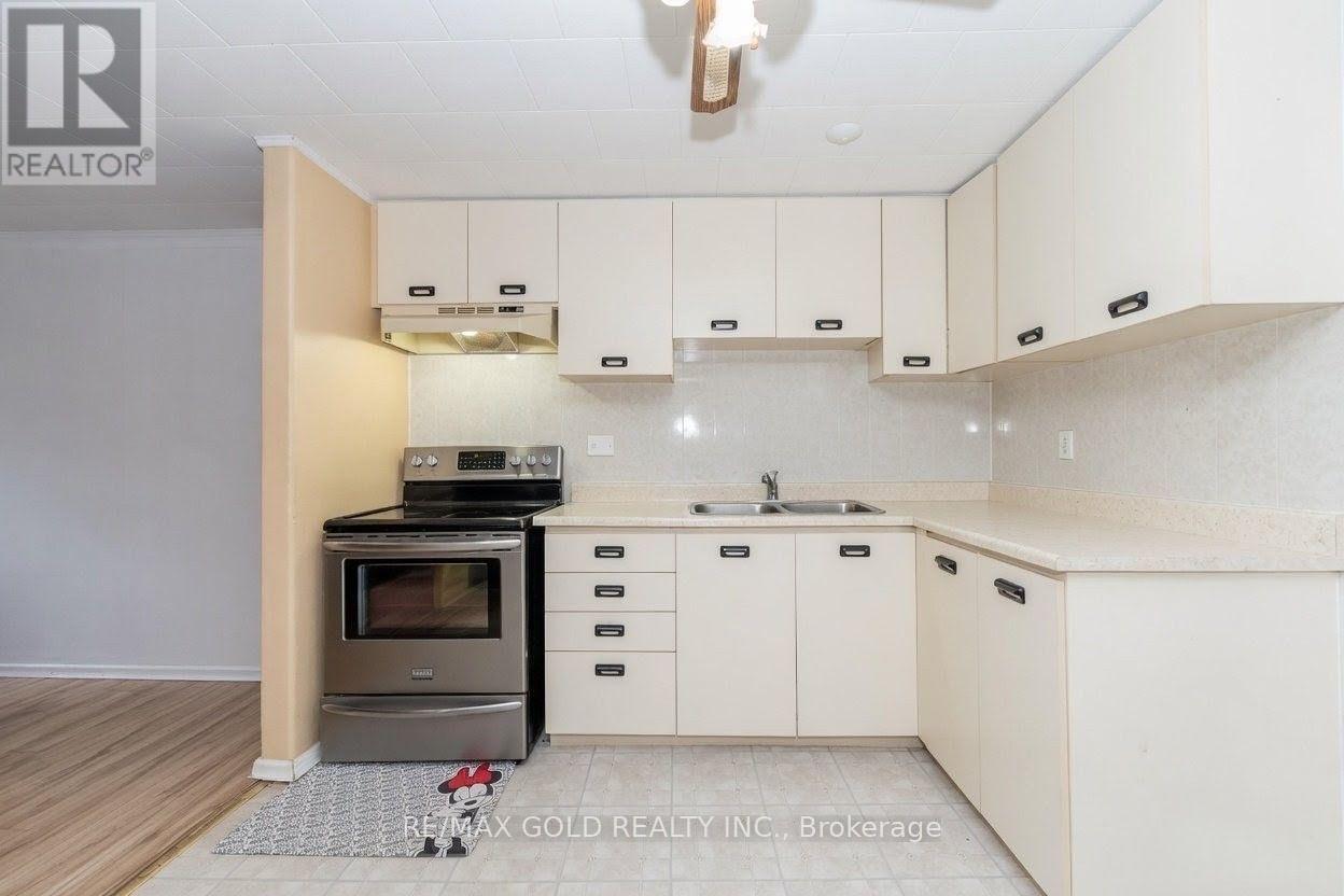 63 NEWSTEAD CRESCENT - 12
