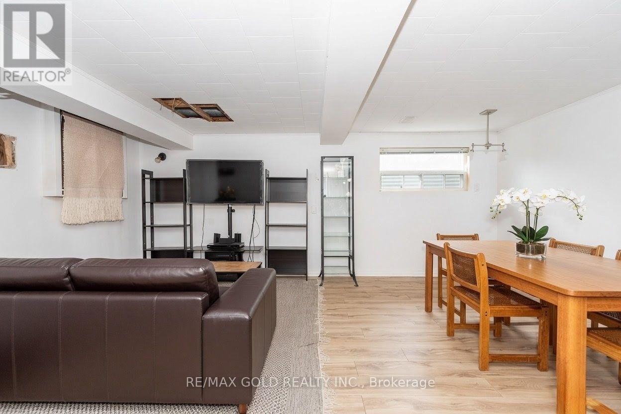 63 NEWSTEAD CRESCENT - 14
