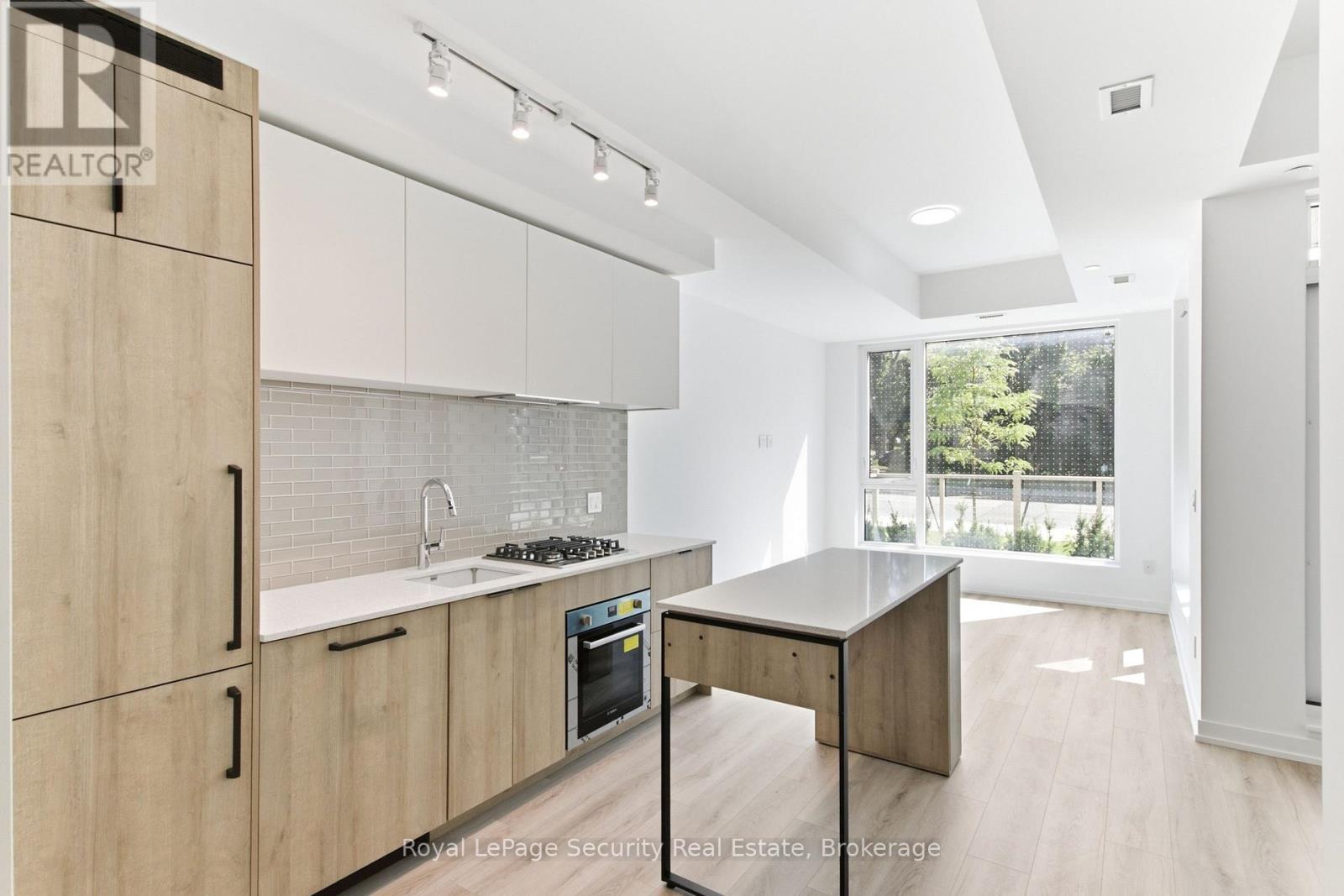 #104 722 MARLEE AVENUE - 7